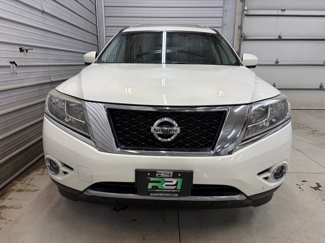 2014 Nissan Pathfinder Platinum - Image 2