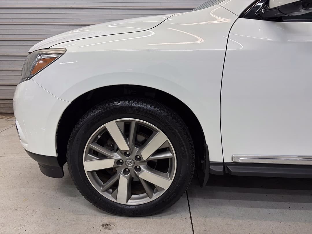 2014 Nissan Pathfinder Platinum - Image 4