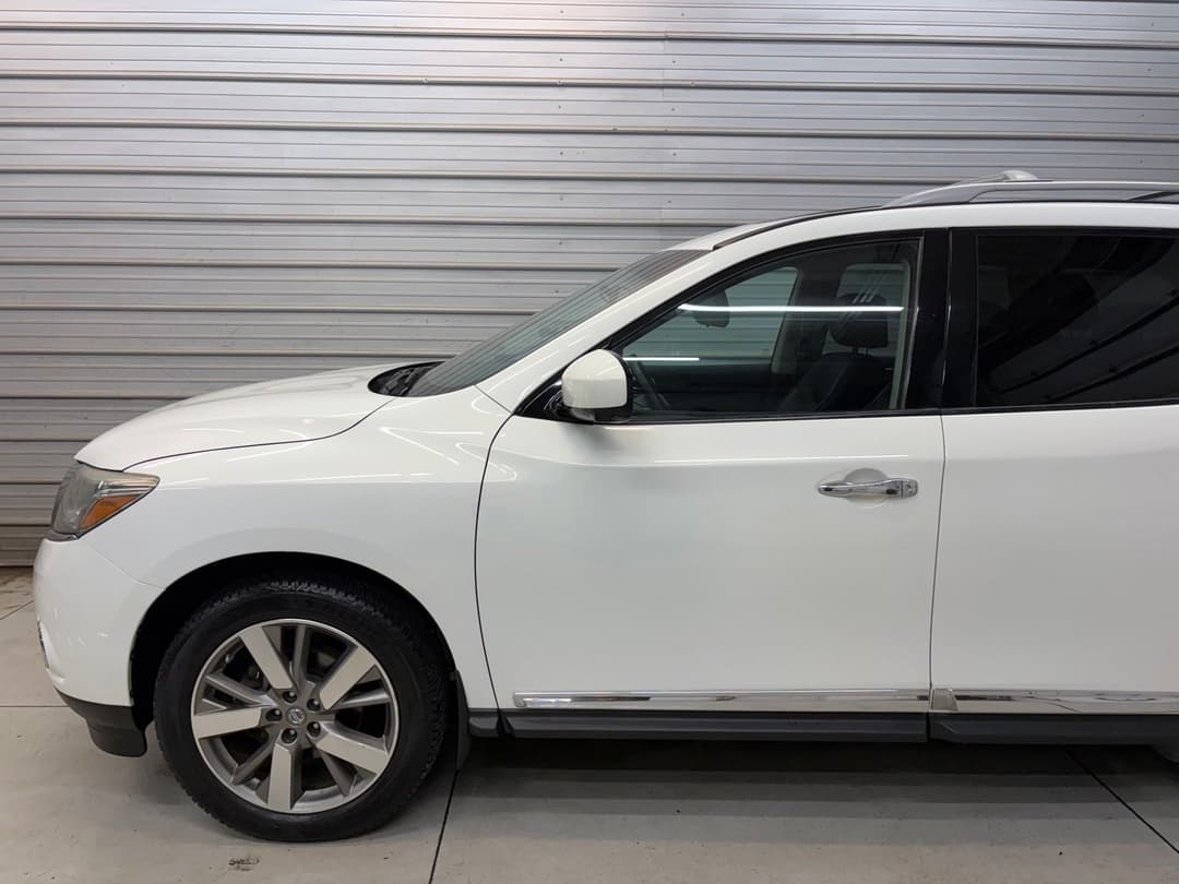 2014 Nissan Pathfinder Platinum - Image 3
