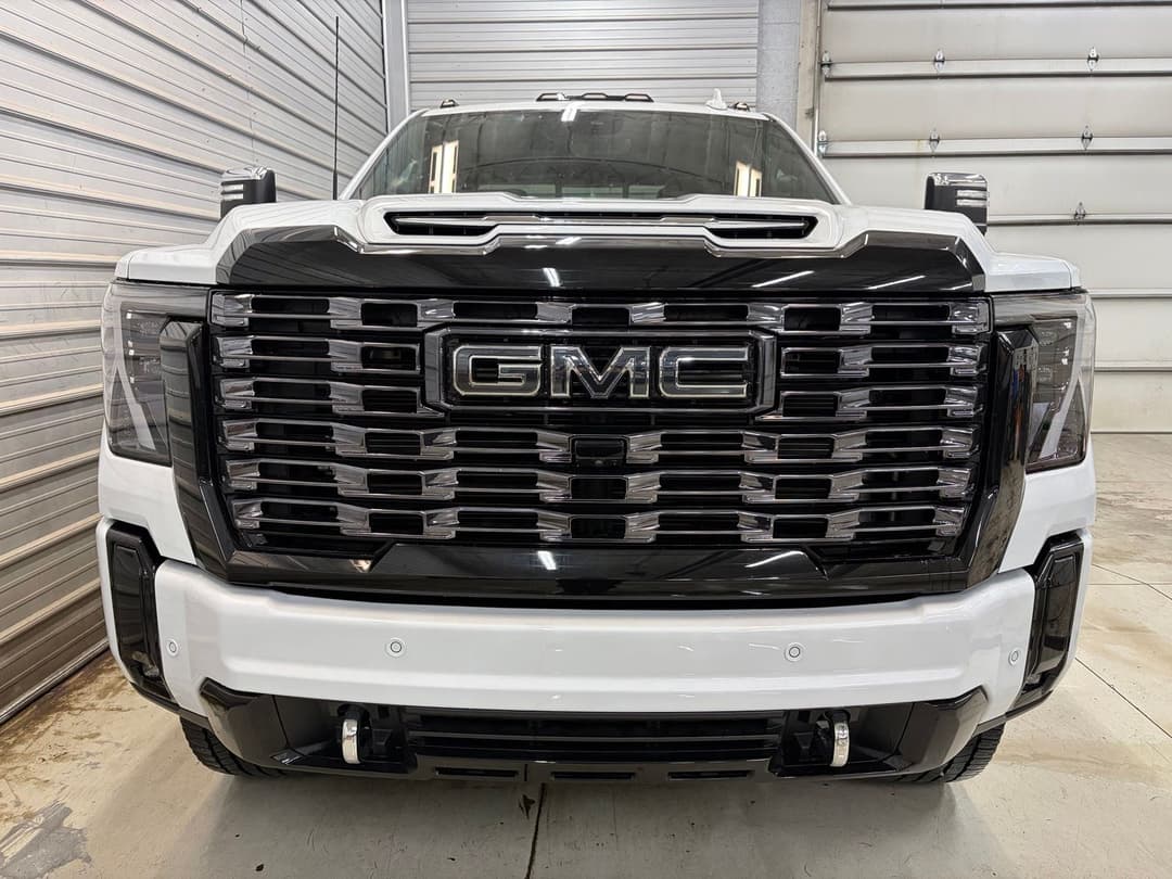 Photo 2 of 2026 GMC Sierra 3500HD Denali Ultimate