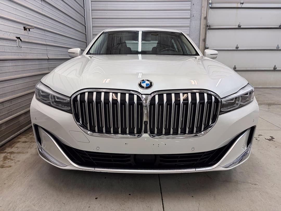 Photo 2 of 2022 BMW 7 Series 740i xDrive