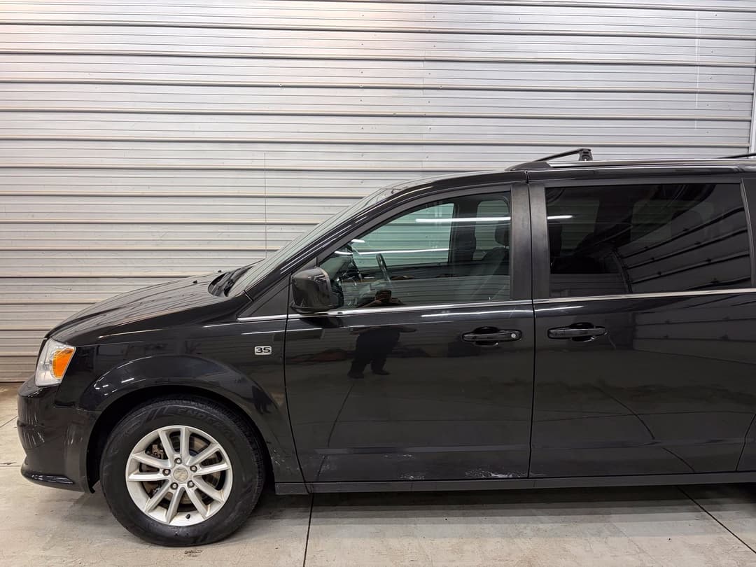 Photo 3 of 2019 Dodge Grand Caravan SXT