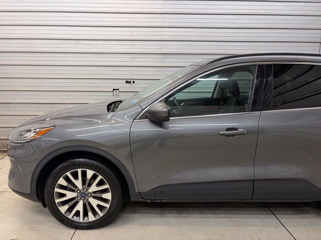Photo 3 of 2021 Ford Escape Titanium