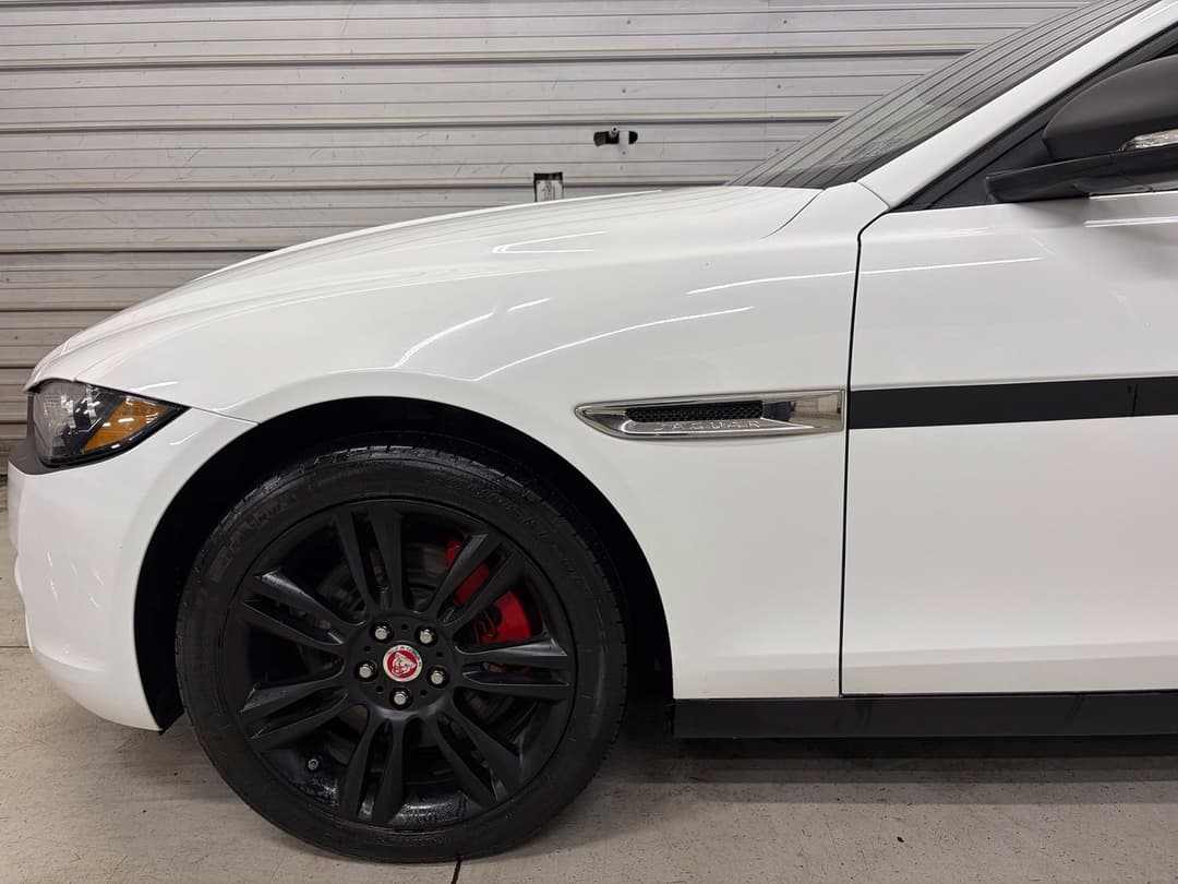 Photo 4 of 2019 Jaguar XE 25t