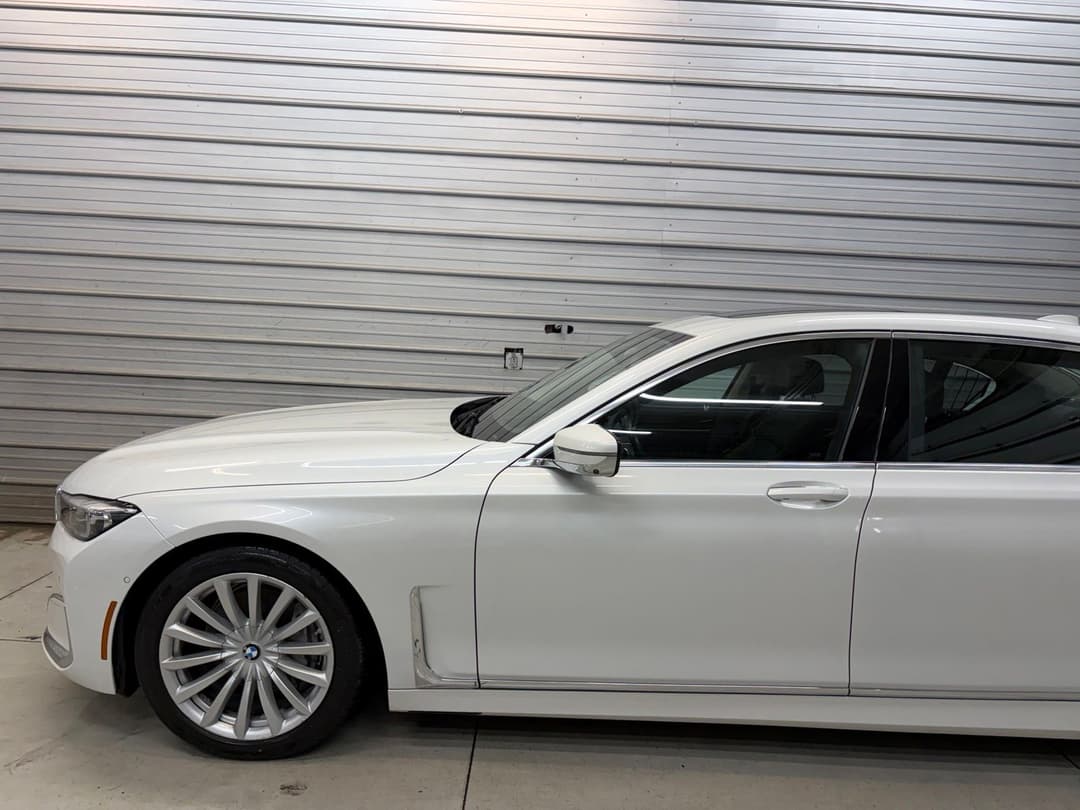 Photo 3 of 2022 BMW 7 Series 740i xDrive