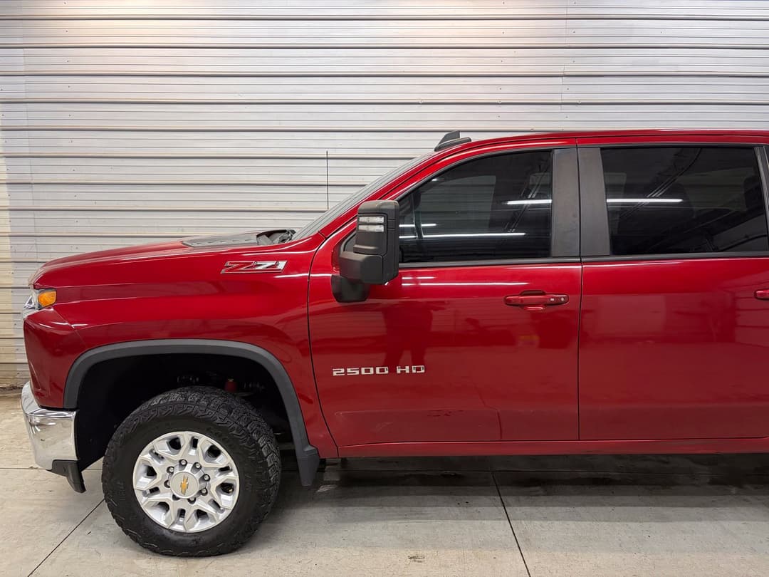 Photo 3 of 2021 Chevrolet Silverado 2500HD LT