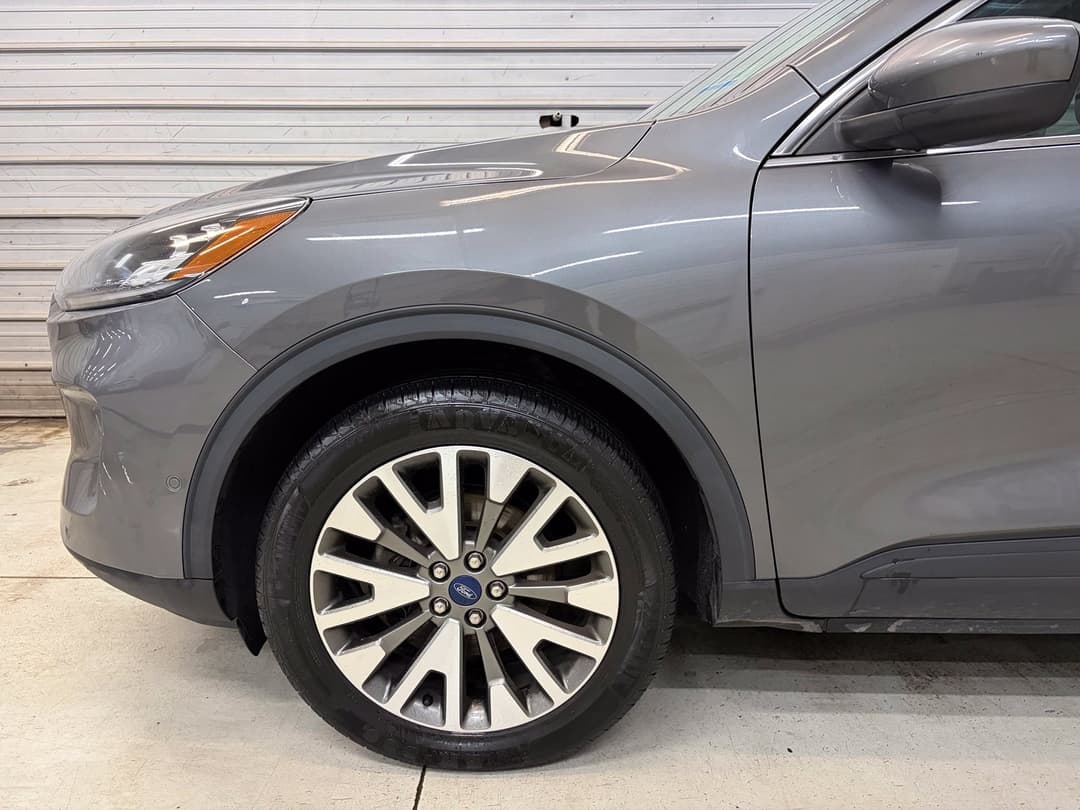 Photo 4 of 2021 Ford Escape Titanium