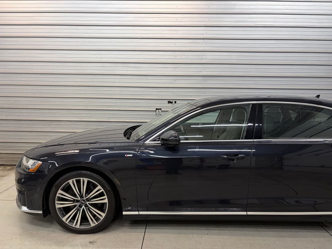 Photo 3 of 2021 Audi A8 L 4.0